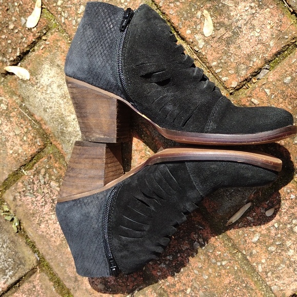 🦋🏵️🦋Free People Suede Booties - Picture 11 of 12